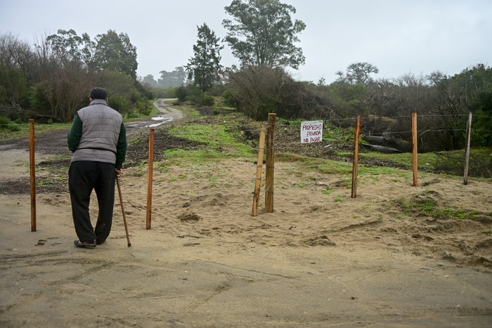 Portera colocada en un camino público a la playa de Boca del Rosario, el 1 de setiembre. · Foto: Ignacio Dotti Portera colocada en un camino público a la playa de Boca del Rosario, el 1 de setiembre. · Foto: Ignacio Dotti