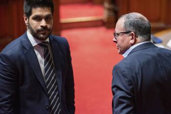 Andrés Ojeda y Álvaro Perrone, el 2 de setiembre, en la Asamblea General. · Foto: Gianni Schiaffarino