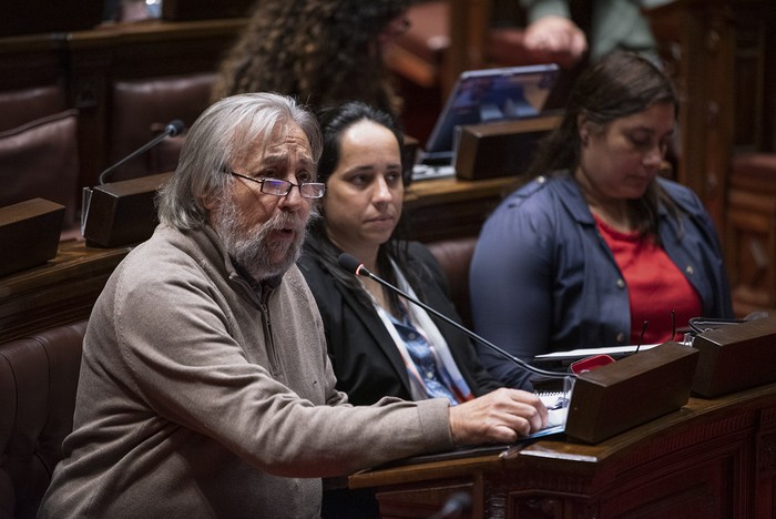 Gustavo González durante el homenaje a José Díaz. · Foto: Gianni Schiaffarino
