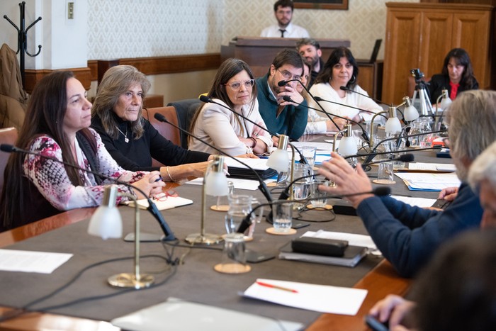Autoridades del INAU, el 3 de setiembre, en la Comisión de Derechos Humanos, del Senado. · Foto: Gianni Schiaffarino