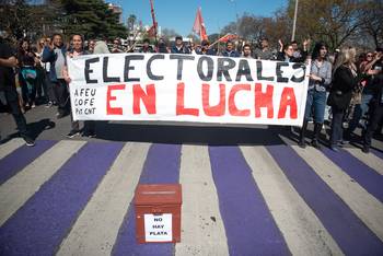 Movilización de la Asociación de Funcionarios Electorales del Uruguay, en el Palacio Legislativo (archivo, setiembre de 2025). · Foto: Gianni Schiaffarino