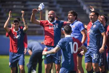 Jugadores de Albion, el 14 de setiembre, en el estadio Luis Franzini · Foto: Gianni Schiaffarino