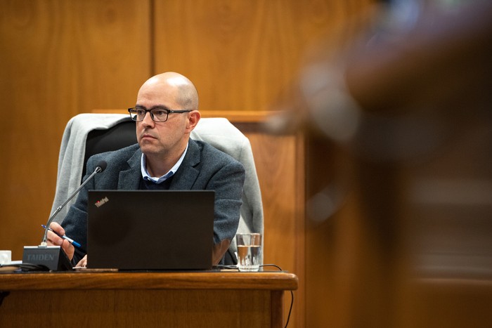 Álvaro Danza, el 16 de setiembre, durante la comisión de Presupuesto integrada con Hacienda, en el anexo del Palacio Legislativo. · Foto: Gianni Schiaffarino