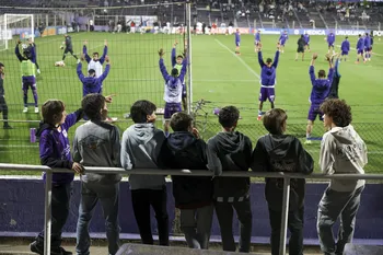 Hinchas de Defensor Sporting en el estadio Luis Franzini (archivo, setiembre de 2025). · Foto: Rodrigo Viera Amaral