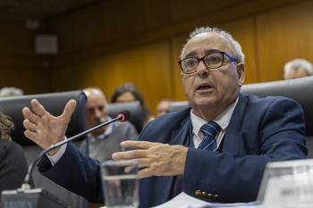 El ministro Alfredo Fratti en comisión. · Foto: Rodrigo Viera Amaral