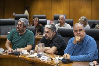Ademar González, Martín Pereira y José Lorenzo López, durante la comisión de Hacienda integrada con Presupuesto. · Foto: Gianni Schiaffarino