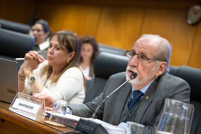 Ana María Ferraris y Alfredo Asti en la comisión de Hacienda integrada con la de Presupuesto, el 29 de setiembre en el anexo del Palacio Legislativo. · Foto: Ernesto Ryan
