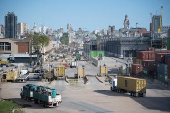 Puerto de Montevideo. (Archivo, 2025) · Foto: Gianni Schiaffarino