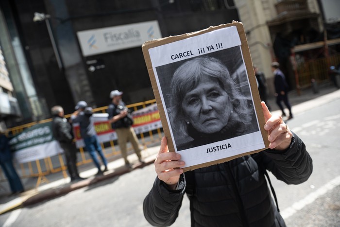 Manifestación de los damnificados de Conexión Ganadera, el 6 de octubre, en Fiscalía. · Foto: Gianni Schiaffarino