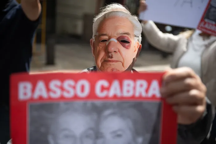 Durante la manifestación de los damnificados de conexión ganadera, en la sede de Fiscalía (archivo, octubre de 2025) · Foto: Gianni Schiaffarino