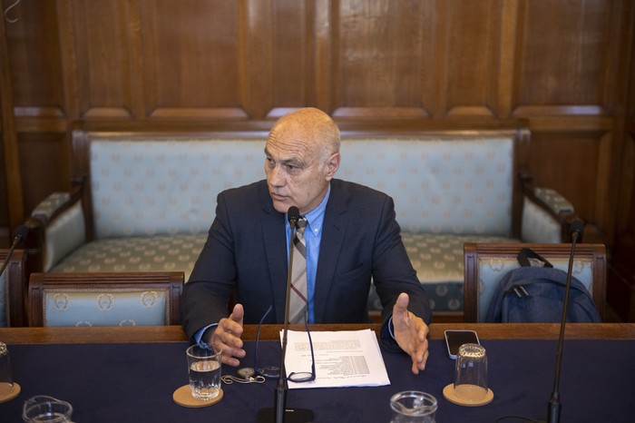 Germán Aller en la comisión de Hacienda del senado. · Foto: Gianni Schiaffarino