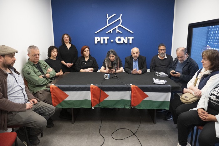 Previo a la conferencia de prensa en la sede del PIT-CNT, el 8 de octubre, en Montevideo. · Foto: Alessandro Maradei