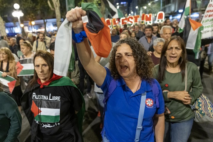 Marcha por Palestina, bajo la consigna: ¡Basta de genocidio! Paz, justicia y libertad, el 9 de octubre, en el centro de Montevideo. · Foto: Rodrigo Viera Amaral