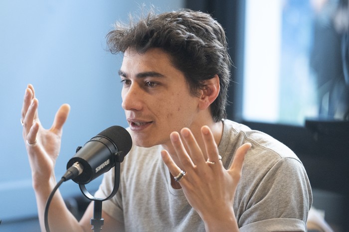 Foto principal del artículo 'Enzo Vogrincic: “Uno no sabe qué valor tiene la intimidad hasta que se desvanece y perdés el control”' · Foto: Alessandro Maradei