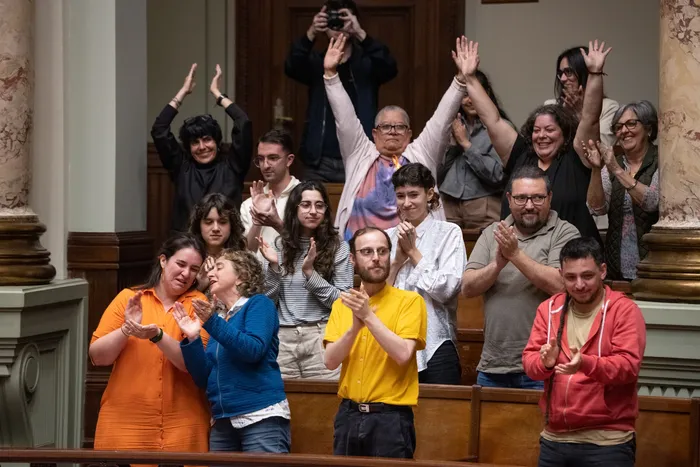 Barras de la Cámara de Senadores tras aprobarse la ley de eutanasia. (archivo, octubre de 2025) · Foto: Gianni Schiaffarino