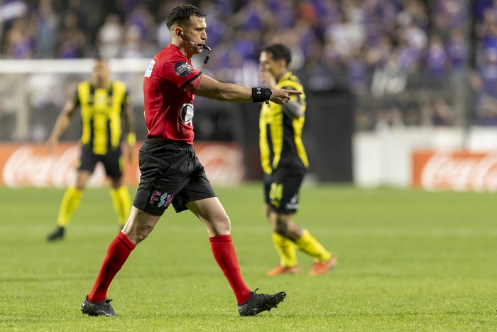 Santiago Motta, el 15 de octubre, durante el partido Defenso Sporting-Peñarol, en el Parque Viera. · Foto: Rodrigo Viera Amaral