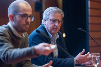 Federico Caporale y Gustavo Viñales, el 16 de octubre, durante el Seminario de Diálogo Social, en el edificio anexo a la Torre Ejecutiva. · Foto: Alessandro Maradei