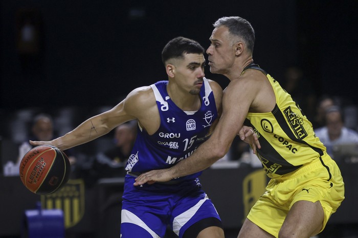 Santiago Fernández, de MalvÍn,  y Federico Bavosi, de Peñarol, en el Palacio Peñarol. (archivo, 2025) · Foto: Rodrigo Viera Amaral