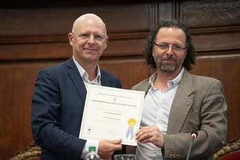 Stanislas Dehaene y Héctor Cancela, el 21 de octubre, en el Paraninfo de la Udelar. · Foto: Gianni Schiaffarino
