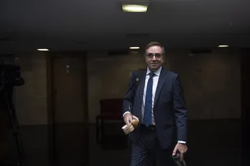 Sebastián Andújar durante la comisión de Hacienda integrada con Presupuesto (archivo, octubre de 2025) · Foto: Gianni Schiaffarino