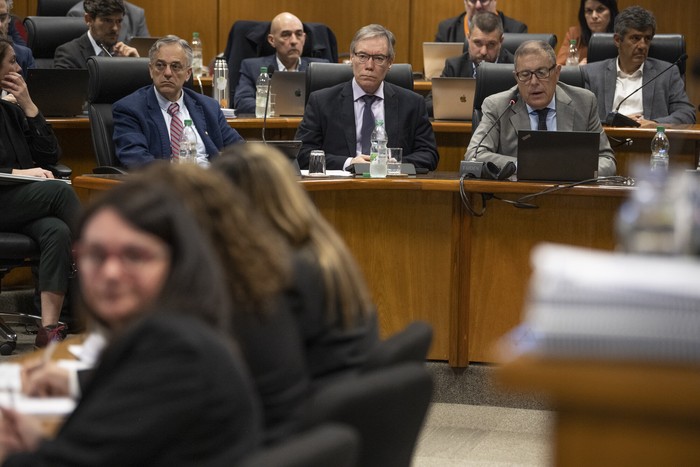 Rodrigo Arim, Martín Vallcorba y Gabriel Oddone, ayer, en el Anexo del Palacio Legislativo. · Foto: Gianni Schiaffarino