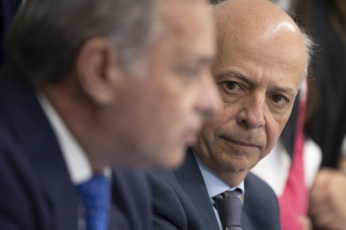 Álvaro Delgado y Javier García, durante la confenrecia de prensa, el 27 de octubre, luego de la reunión del directorio del partido Nacional, en la casa del Partido. · Foto: Gianni Schiaffarino