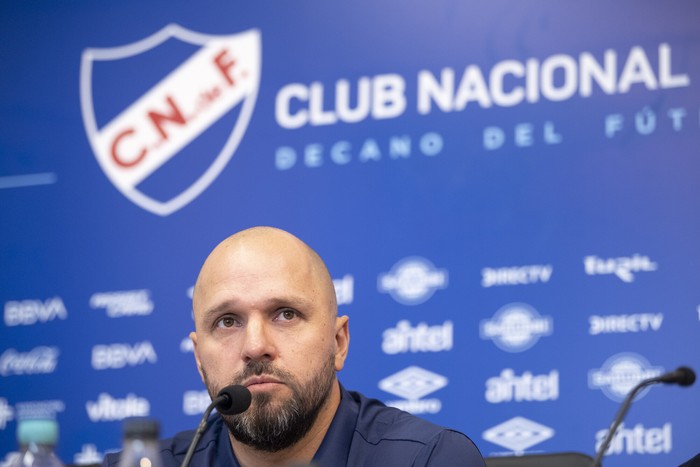 Jadson Viera fue presentado como nuevo director técnico del club, el 28 de octubre, en el Gran Parque Central. · Foto: Gianni Schiaffarino