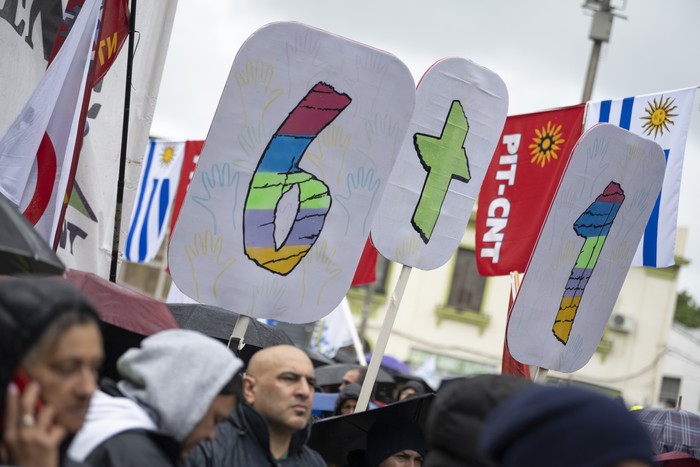 Paro convocado por el PIT-CNT, el 29 de octubre, en la explanada de la Udelar. · Foto: Gianni Schiaffarino