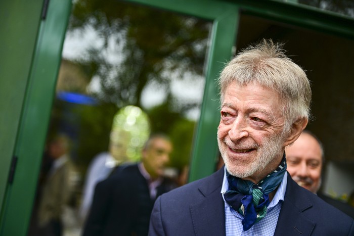 Juan Carlos López Mena durante la celebración por los 100 años del puerto de Colonia, el 30 de octubre, en el Centro Cultural AFE. · Foto: Ignacio Dotti Juan Carlos López Mena durante la celebración por los 100 años del puerto de Colonia, el 30 de octubre, en el Centro Cultural AFE. · Foto: Ignacio Dotti
