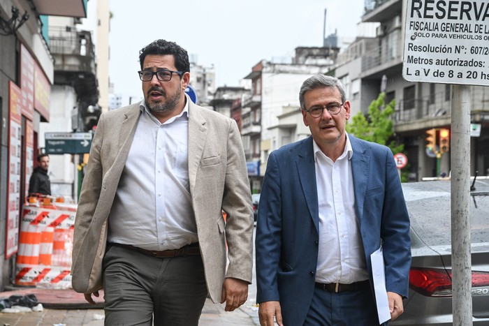 Alejandro Sánchez y Jorge Díaz, el 24 de octubre, durante la presentación de la denuncia penal en Fiscalía. · Foto: Guillermo Legaria