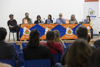 Álvaro Moreno, Horacio Pérez Zamora, María José Iglesias, Alicia Rubini, Enrique Cal y Gustavo González en la presentación de la “Guía de Fucvam”. · Foto: Rodrigo Viera Amaral