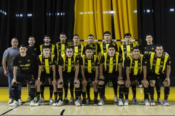 El equipo de Peñarol que jugó el clásico. · Foto: Rodrigo Viera Amaral