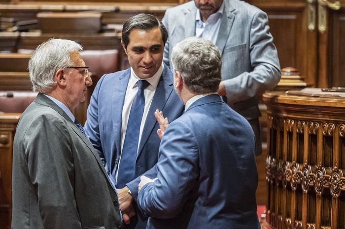 Gerardo Sotelo, José Luis Satdjian y Juan Martín Rodríguez, el 4 de noviembre, en la Cámara de Diputados. · Foto: Alessandro Maradei