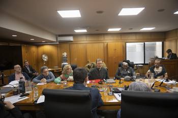 Grupo Coordinador del Colectivo Cincuentones, el 5 de noviembre, en la Comisión de Legislación del Trabajo y Seguridad Social. · Foto: Gianni Schiaffarino