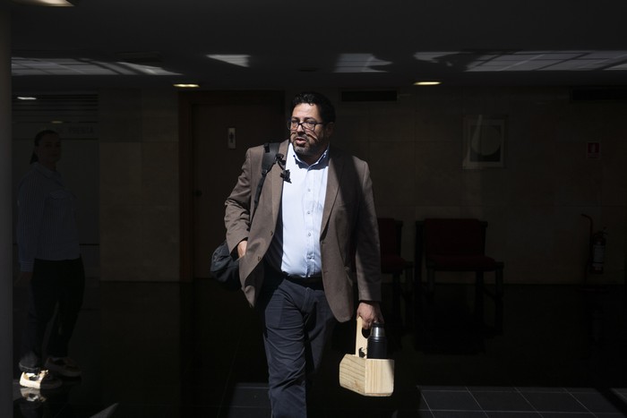 Alejandro Sánchez, en el Parlamento. · Foto: Gianni Schiaffarino