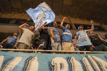 Hinchada de Cordón (archivo, noviembre de 2025). · Foto: Laura Sosa