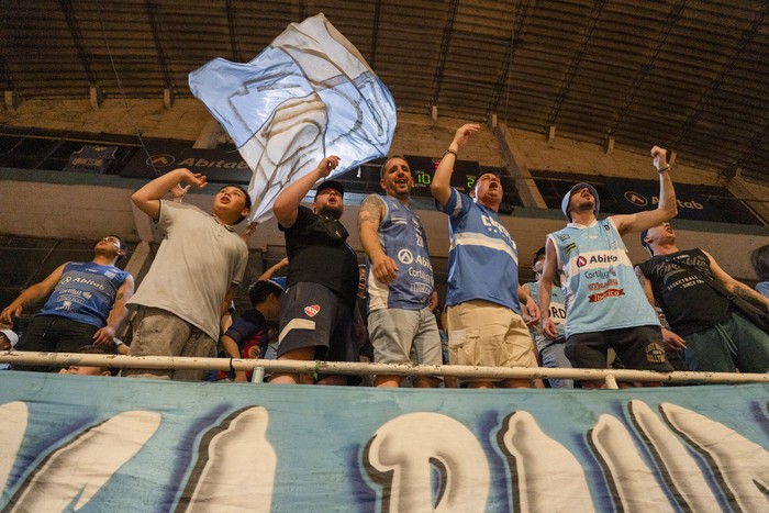 Hinchada de Cordón (archivo, noviembre de 2025). · Foto: Laura Sosa