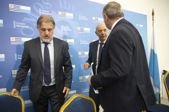 Gabriel Gianoli, Javier García y Álvaro Delgado, el 17 de noviembre, en la casa del Partido Nacional. · Foto: Gianni Schiaffarino
