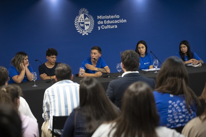 Delegados nacionales estudiantiles de CECAP, durante su encuentro, el 18 de noviembre, en Ministerio de Educación y Cultura · Foto: Gianni Schiaffarino
