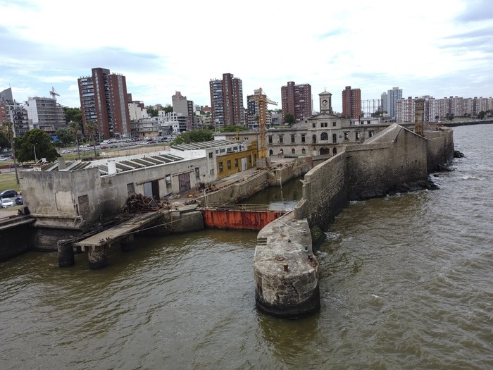 Dique Mauá. · Foto: Gianni Schiaffarino