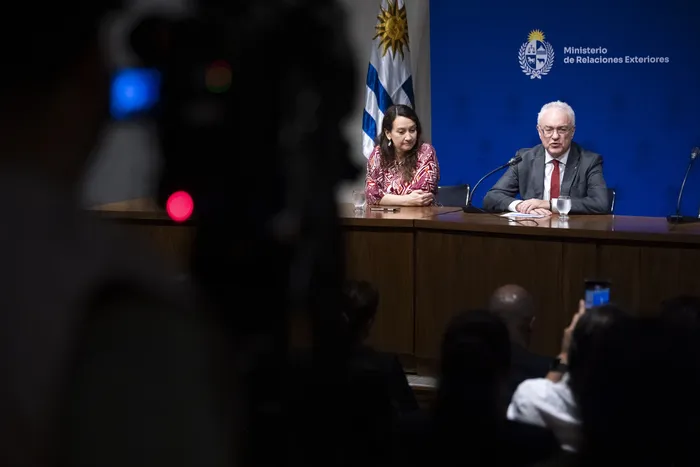 Mario Lubetkin y Valeria Csukasi, el 21 de noviembre, en la cancillería. · Foto: Gianni Schiaffarino