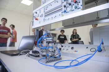 Foto principal del artículo 'Impulsa Industria, proyecto de la Cámara de Industrias del Uruguay que acompaña a las mipymes en el desarrollo digital' · Foto: Gianni Schiaffarino