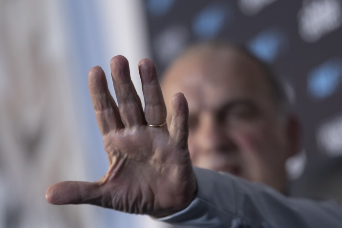 Marcelo Bielsa en conferencia de prensa (archivo, noviembre de 2025). · Foto: Rodrigo Viera Amaral