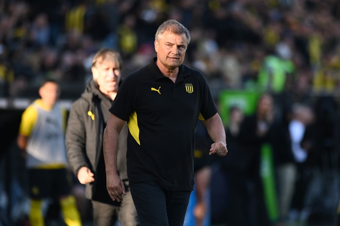 Diego Aguirre, el domingo 23 de noviembre, durante la primera final en el Campeón del Siglo. · Foto: Alessandro Maradei
