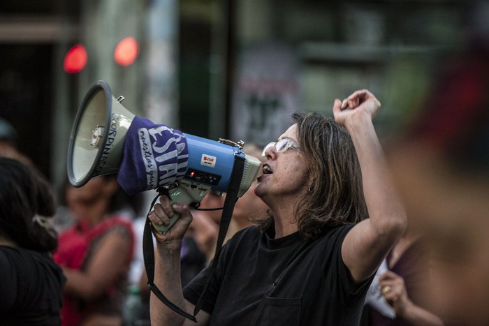 Movilización por el Día Internacional contra la Violencia Machista, el 25 de noviembre, en el centro de Montevideo. · Foto: Diego Vila