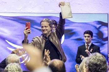 Axel Kaiser, el 25 de noviembre, durante la inauguración del local de La Libertad Avanza Uruguay. · Foto: Rodrigo Viera Amaral