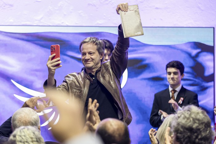 Axel Kaiser, el 25 de noviembre, durante la inauguración del local de La Libertad Avanza Uruguay. · Foto: Rodrigo Viera Amaral