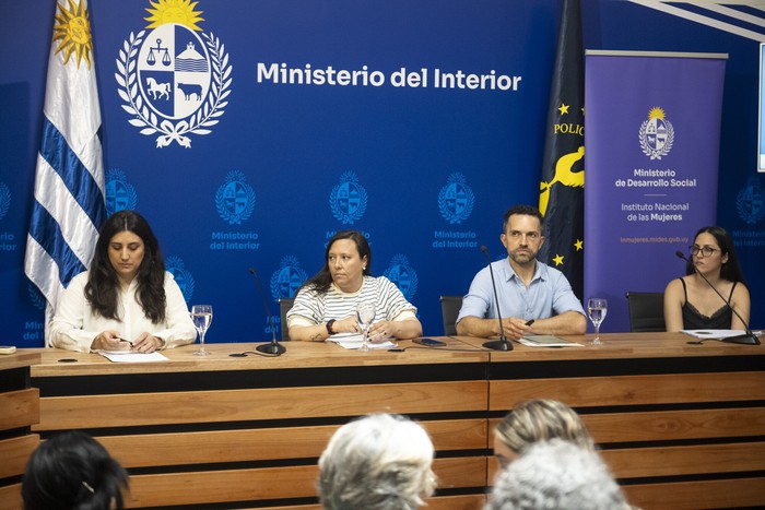 Natalia Reyes, Nadia Eiris, Christian Gularte y Lucia Pellegrino, el 27 de noviembre, en el Ministerio del Interior. · Foto: Gianni Schiaffarino