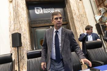 Álvaro García, presidente del BROU, el 28 de noviembre, en la conferencia de prensa. · Foto: Rodrigo Viera Amaral