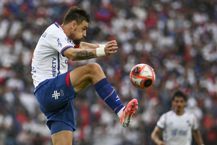 Sebastián Coates, de Nacional, durante la segunda final de la Liga AUF Uruguay 2025, el 30 de noviembre, en el Gran Parque Central · Foto: Gianni Schiaffarino